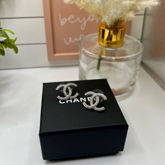 Chanel Classic Crystals CC Stud Earrings - Picture 7 of 8